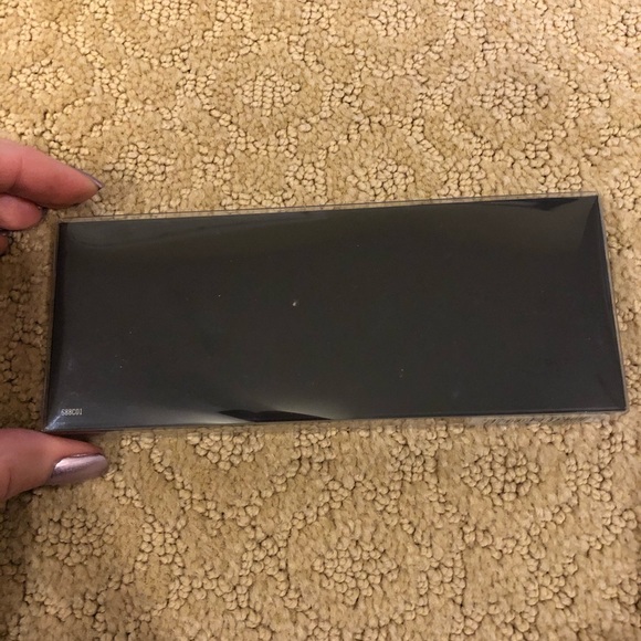 Brand new MAC hyper glow set! - Picture 5 of 6